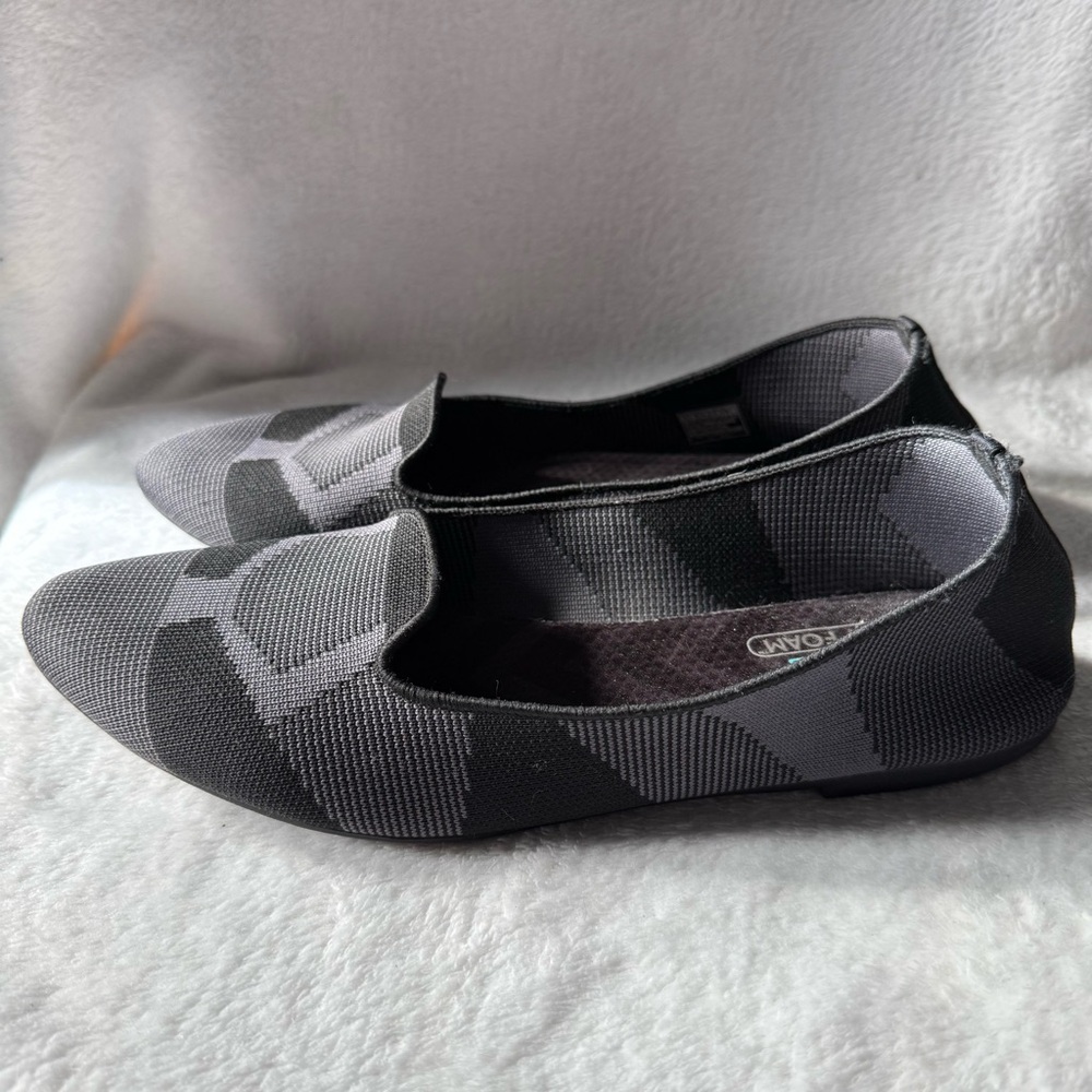 Skechers Black and Gray Patterned Loafers Women’s Size 9.5 Slip On Shoes